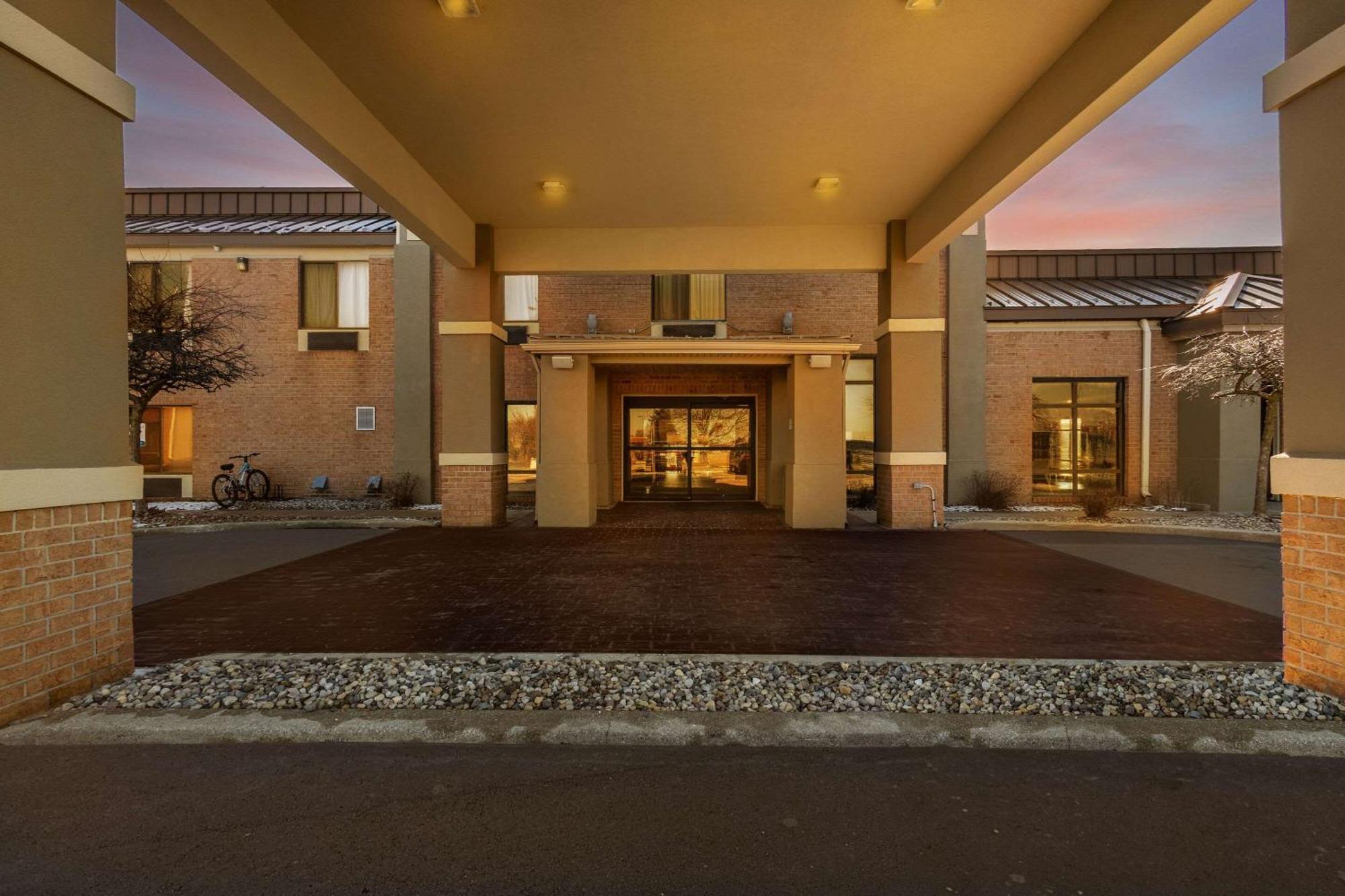 Comfort Inn Huntington Near University Ngoại thất bức ảnh